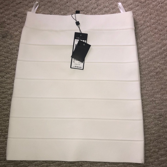 BCBGMaxAzria Dresses & Skirts - Bc has skirt BCBGMaxAzria Dresses & Skirts - Bc has skirt